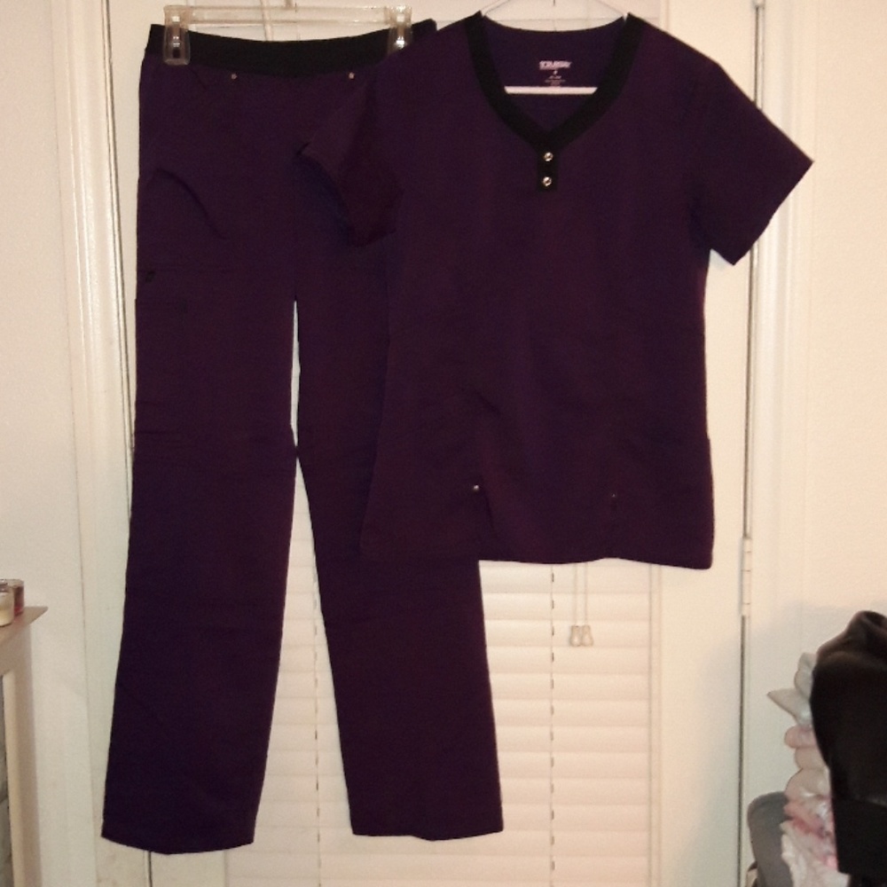 Scrub set